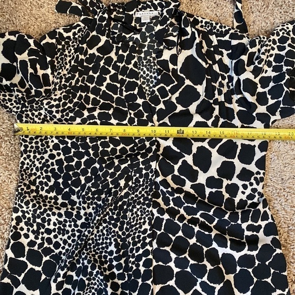 TOPSHOP Leopard Dress Size 2 Button Down Waist Tie Keyhole Neck 3/4 Sleeves - Picture 8 of 9